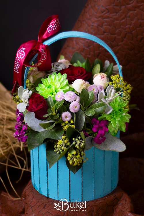 Chrysanthemum composition in the basket