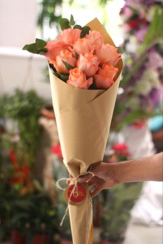 A set of 9 flowers in an elegant kraft package
