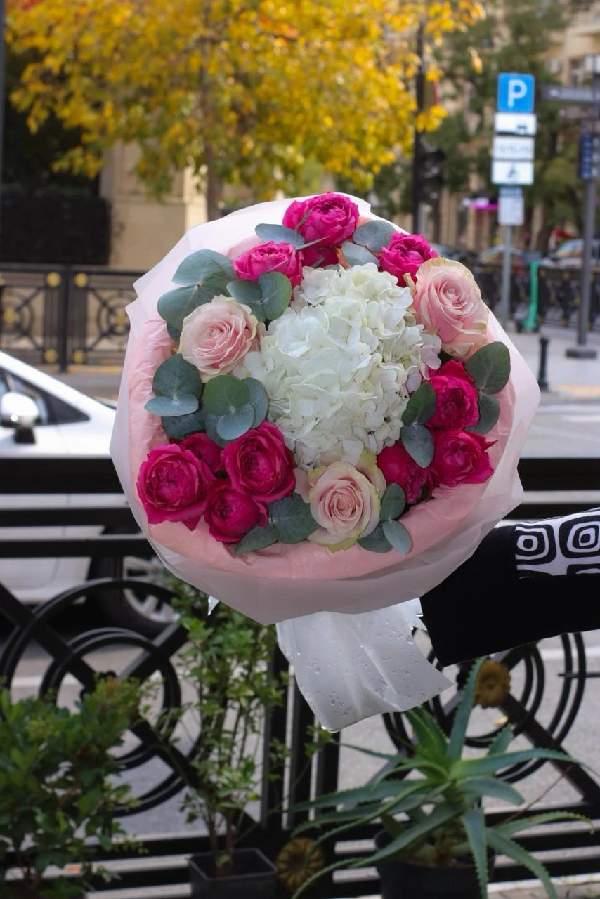 Hydrangea and roses bouquet