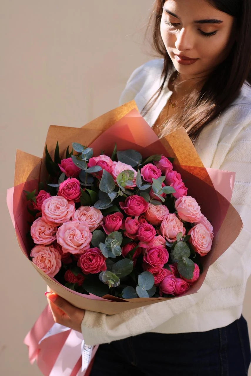 Kust qızılgül buketi