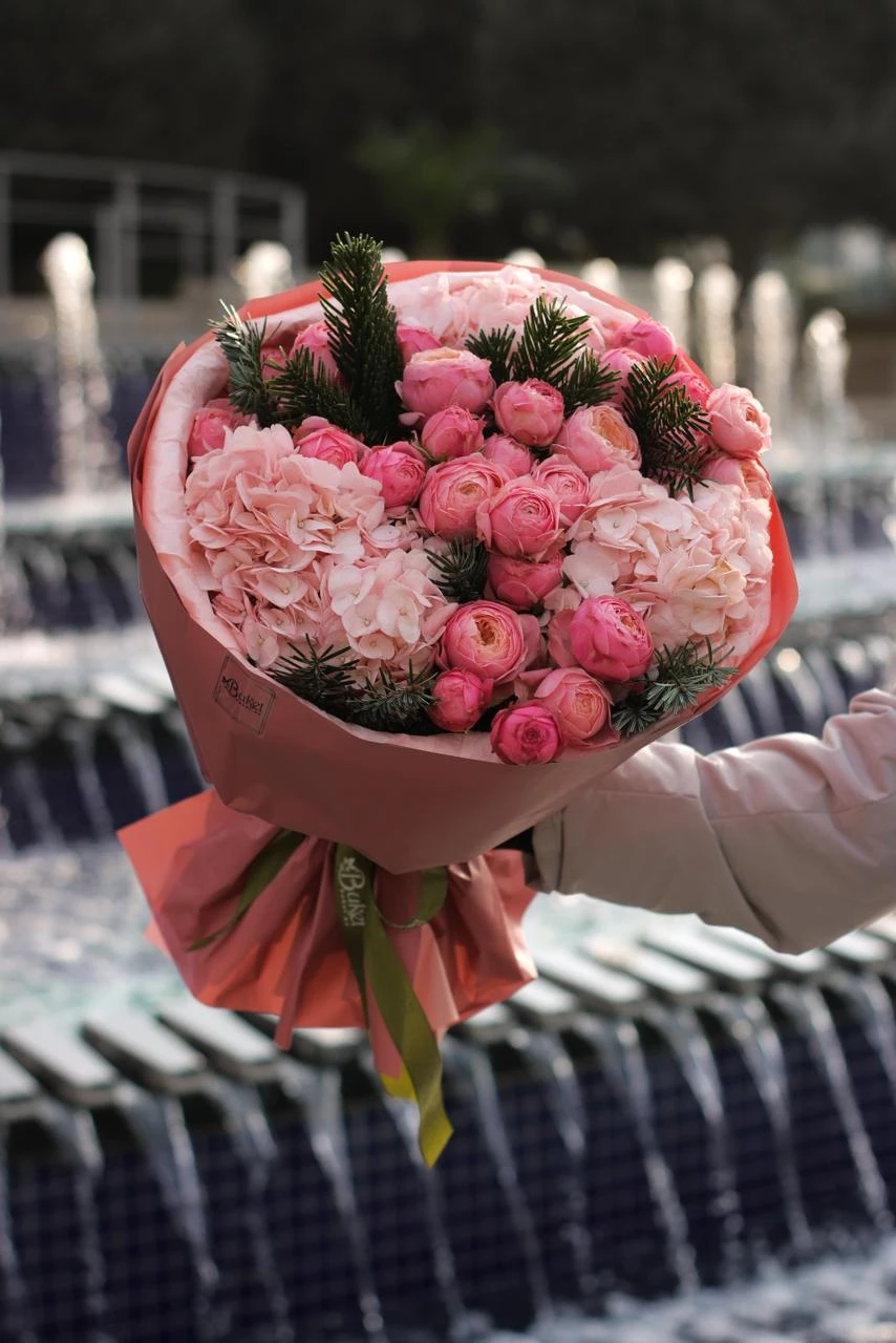 Hydrangea and rose bouquet
