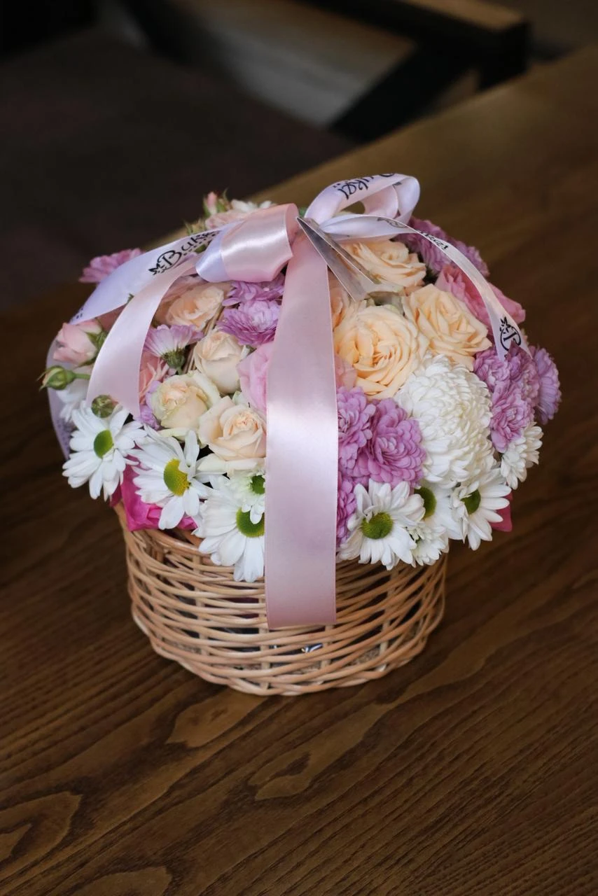 Bouquet of daisies in a box