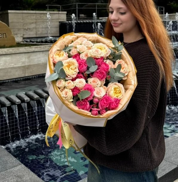 Kust qızılgül buketi