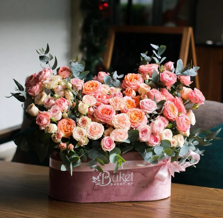 Кустовые розы композиция