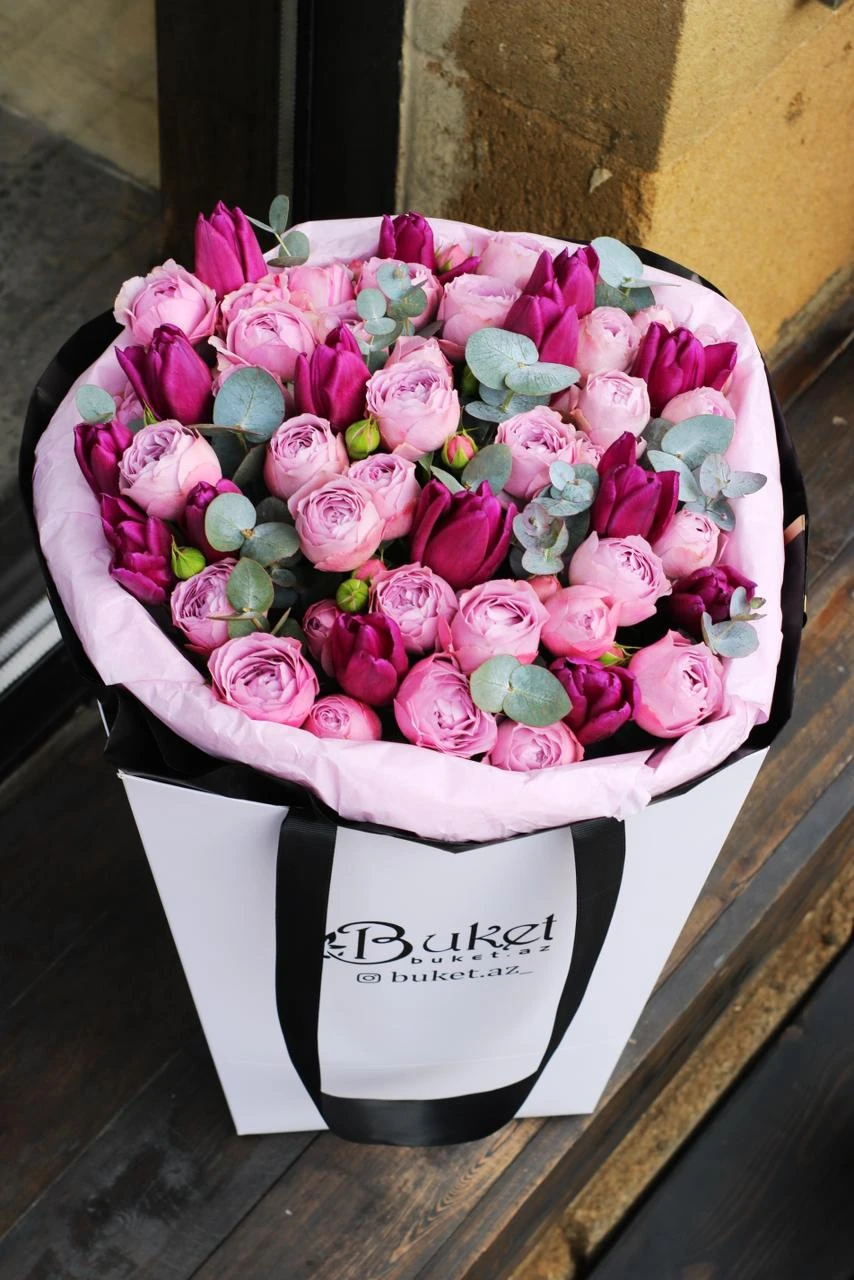 Букет из тюльпанов и роз