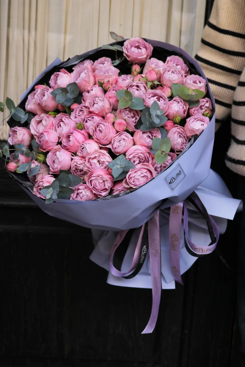 Purple roses bouquet