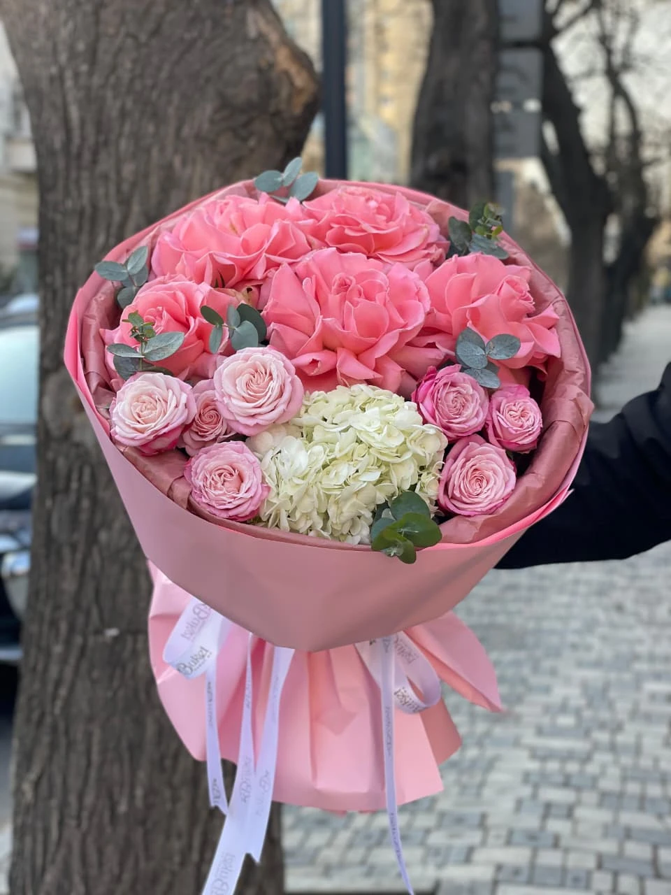 Qarışıq güllərdən buket