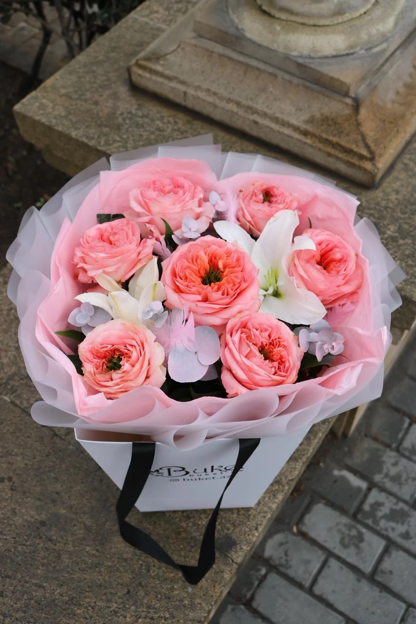 Zanbağ və qızılgül buketi