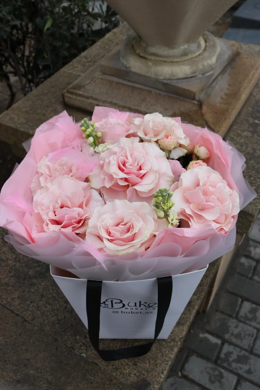 Vedella qızılgül buketi