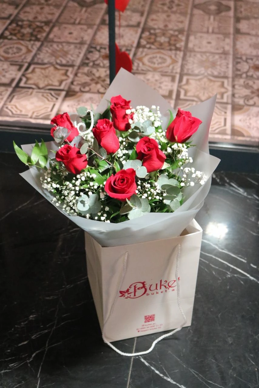 7 qızılgül mimoza ilə buket