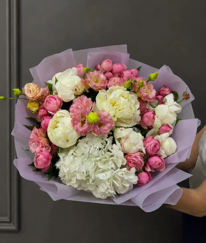 Pİon və eustoma buketi