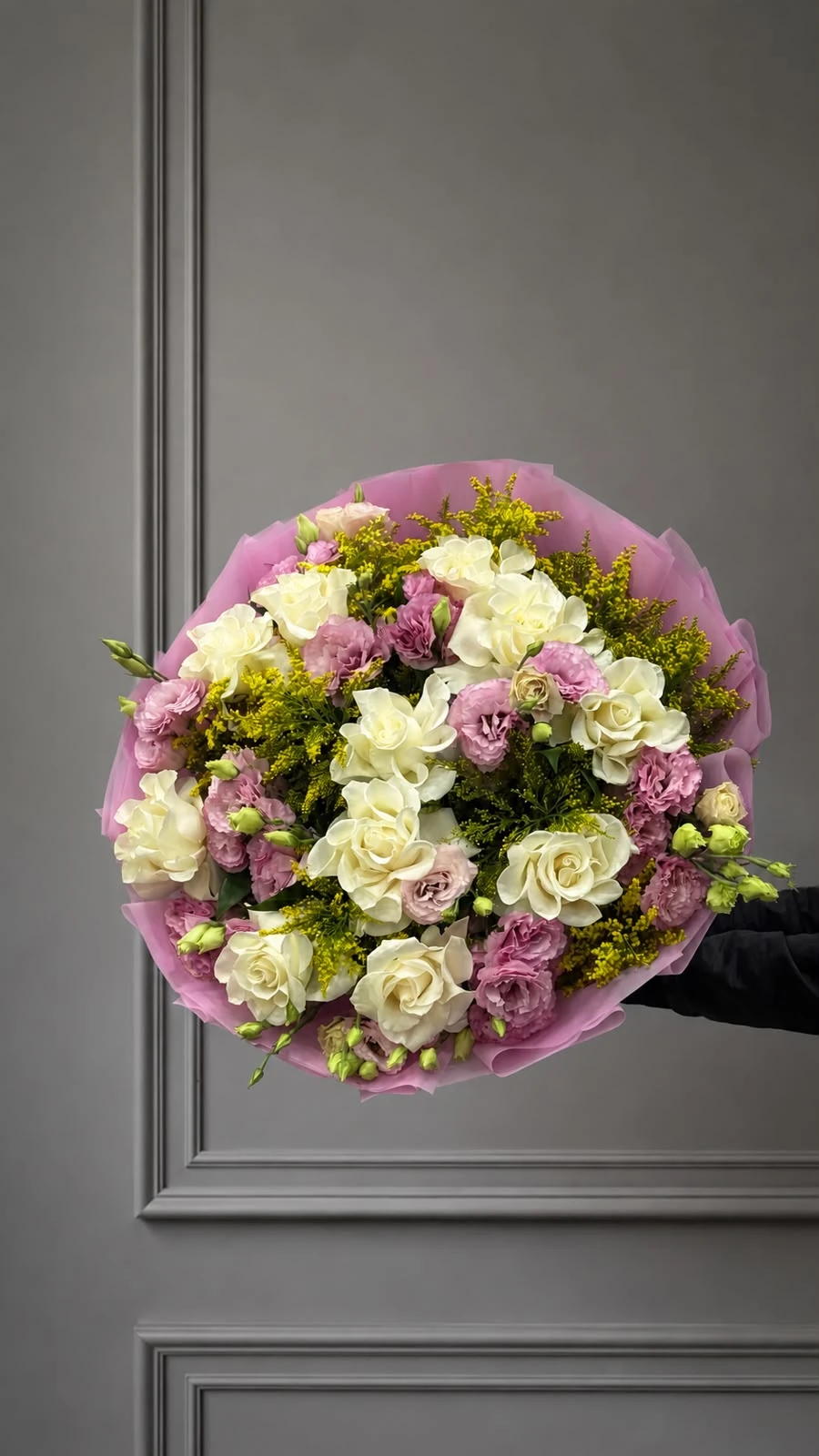 Qızılgül və eustoma buketi