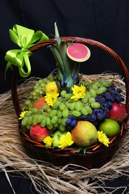 Delicious fruit basket